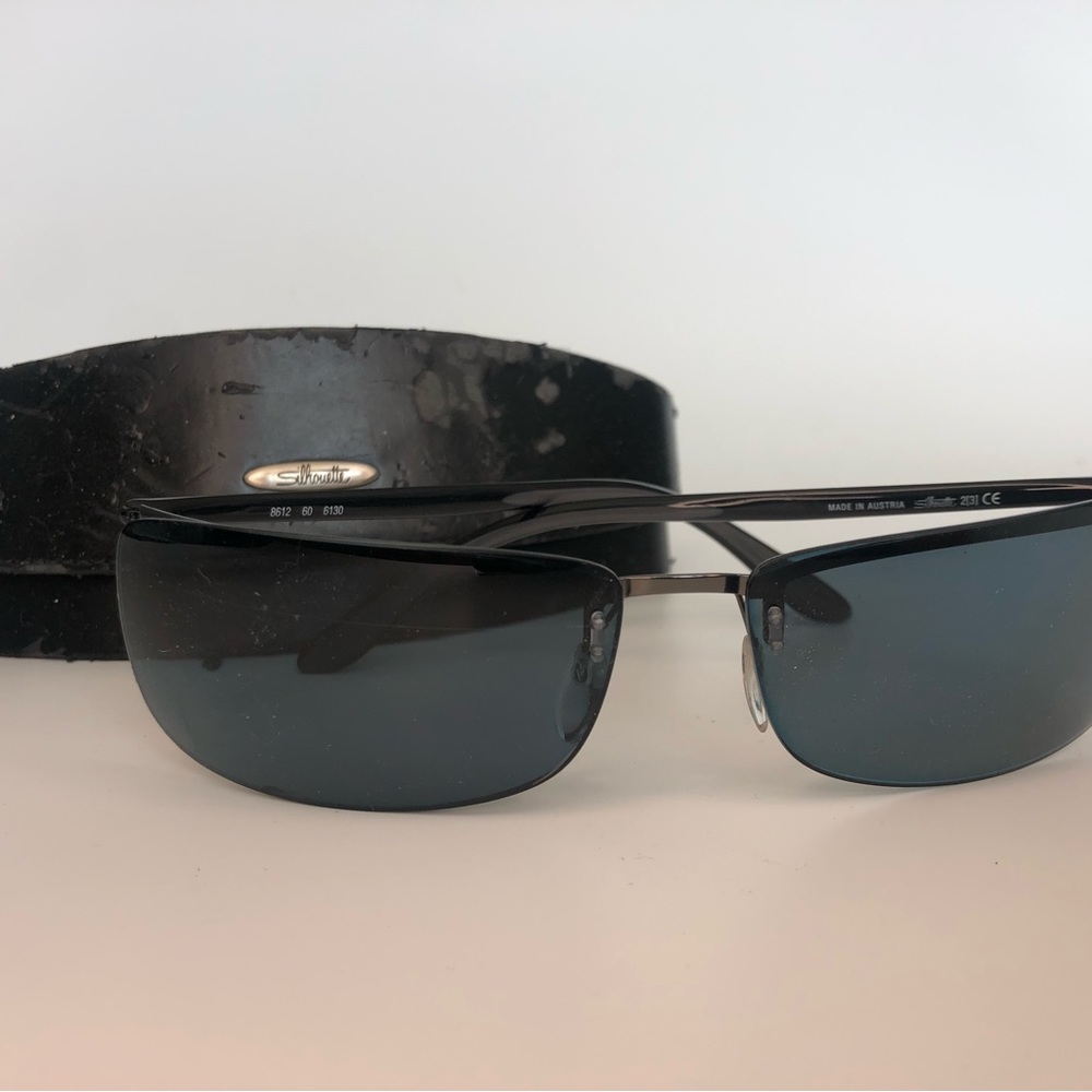 Mens Sun Glasses small scratch on inside of right lense.